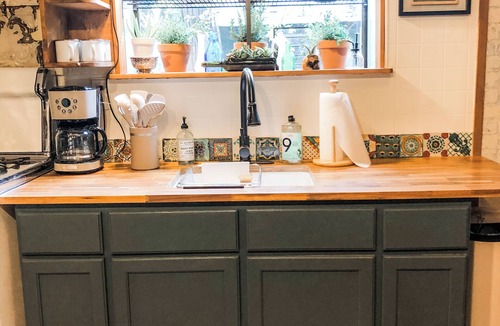 Castella Cabin | Calling all Adventurers! Charming Rustic Cabin in Perfect Location!