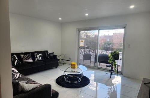 Canarsie House | Calm and collective