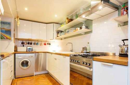 Brixton Hill Apartment | Calm and modern, by Veeve