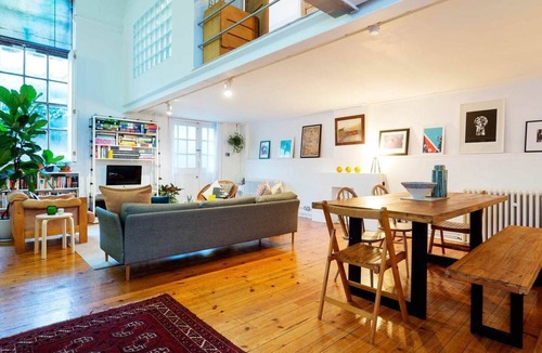 Brixton Hill Apartment | Calm and modern, by Veeve