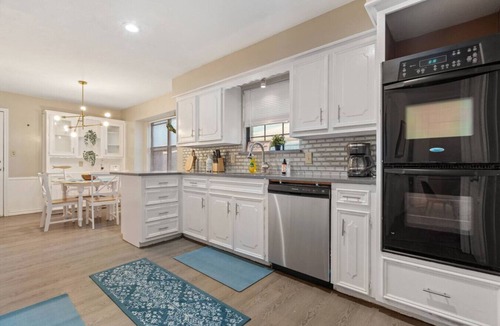 North Central Carrollton House | Calm, and Spacious house|Pool, Close to KoreanTown