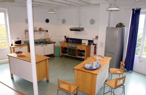 Cordes-sur-Ciel Apartment | Calm cocoon overlooking the valley for a couple on a wedding night or a small family