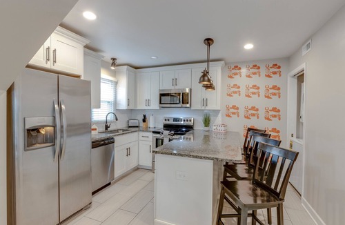 Hillsboro West End Condo | Calm Hillsboro Village★2 Kings★Free Parking/W+D/Family Friendly