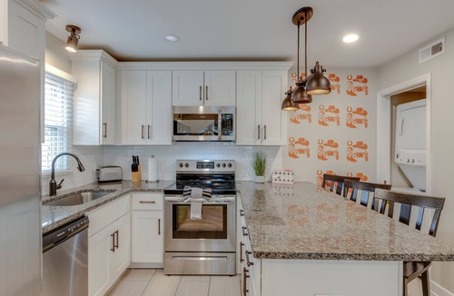 Hillsboro West End Condo | Calm Hillsboro Village★2 Kings★Free Parking/W+D/Family Friendly