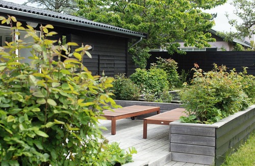 Holloselund House | Calm in modern house near water