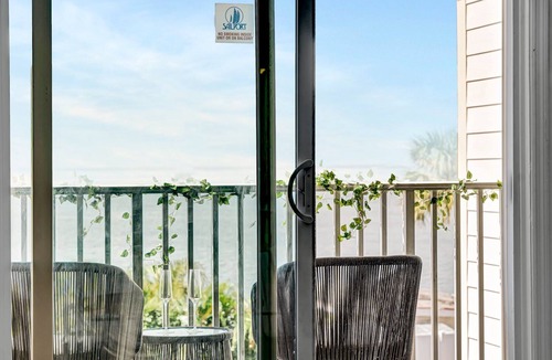 Rocky Point Apartment | Calm Interior & Luxury Finishes | Waterfront Condo