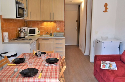 Risoul Apartment | Calm mountain corner studio, 4 people, parking, Risoul 1850