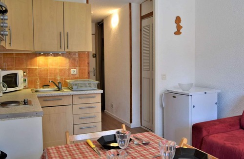 Risoul Apartment | Calm mountain corner studio, 4 people, parking, Risoul 1850