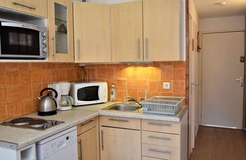 Risoul Apartment | Calm mountain corner studio, 4 people, parking, Risoul 1850