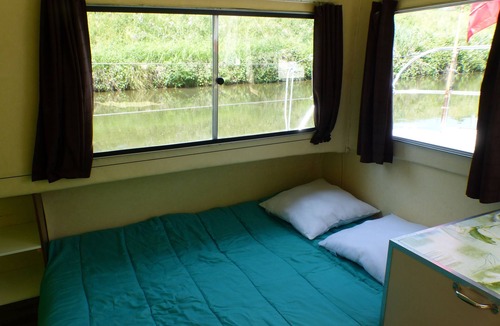 Luneau Boat Rental | Calm overnight aboard the JAVA boat, 30 minutes from PAL, disconnection guaranteed!