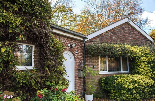 Willesborough House | Calm Private Apartment in Ashford – Ideal to Work, Rest & Explore