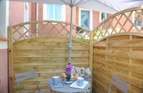 Montauban Apartment | CALM STUDIO IN A GREEN SETTING