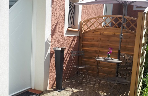 Montauban Apartment | CALM STUDIO IN A GREEN SETTING