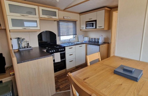 Dymchurch Apartment | Calm Waters