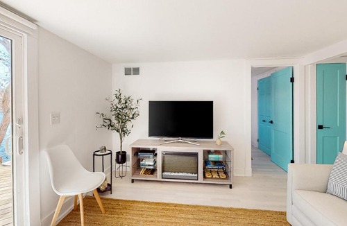 Cataumet House | Calm Waters