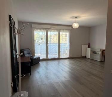 Maurepas Apartment | calme appt chez lulu