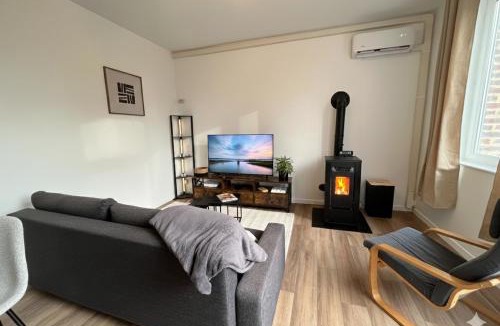 Marchiennes Apartment | Calme I Wifi HD I Parking I Bureau I Idéal Pros & Couple