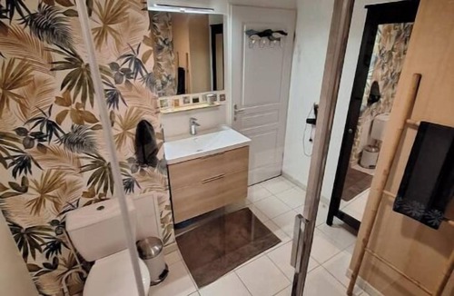 Douvres-la-Delivrande Apartment | Calme, Proche Plages D-day 1944