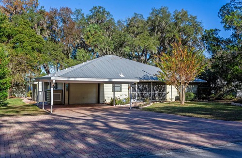 Citrus Springs House | Calming Cove 5 Star Lakefront Spa Home Near Rainbow River