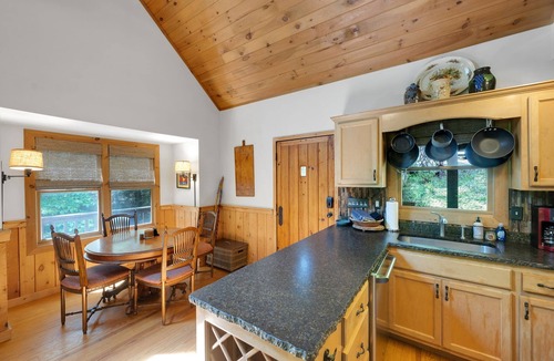 McCaysville Cabin | Calming Creekfront Cabin