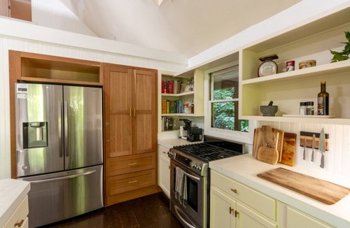 Sylva House | Calming Tree House - Pet Friendly Mountain Hideaway