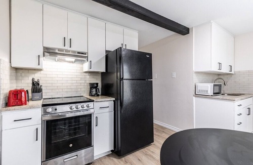 Arlington Heights Apartment | Calmont Urban Guest Farmhouse: 1-Bedroom Hideaway