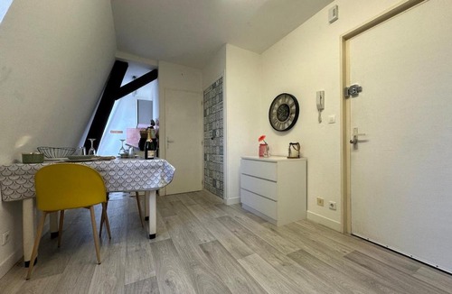 Sedan Apartment | Calvaire charmant studio rénové proche gare