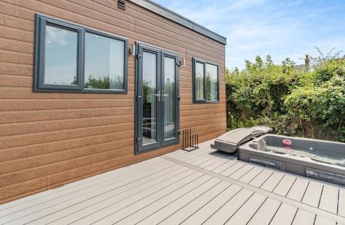 Jameston Resort | Calvesland Hideaway