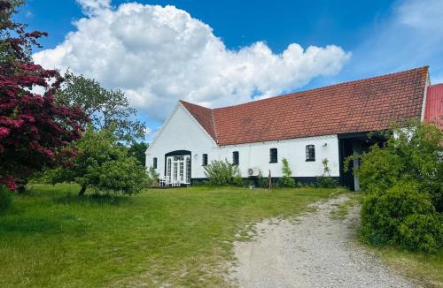 Borre House | Camønogaarden B&B, darksky cabins and events