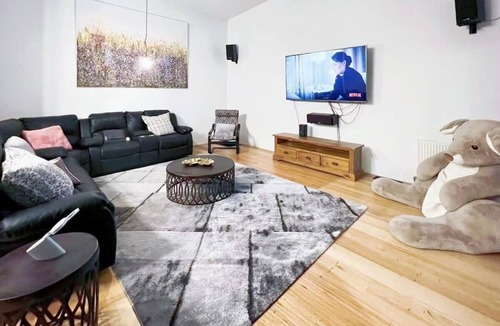 Camberwell House | Camberwell Holiday Home With Pool