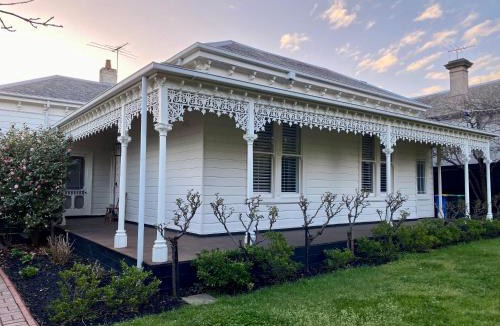 Camberwell House | Camberwell's Lyrical Vintage Abode