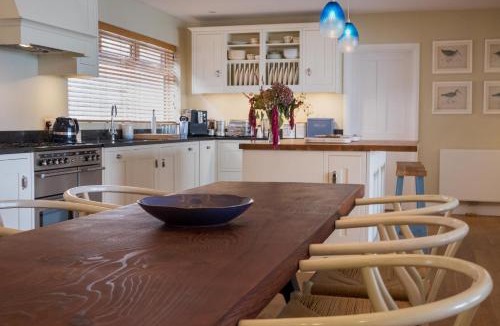 Nettlestone House | Cambisgate