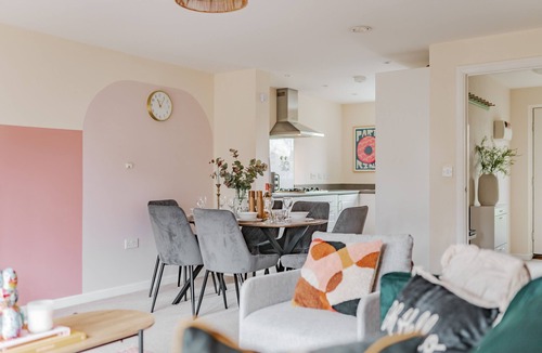 Cambridge House | Cambourne Gem, Fast Wifi, Private Parking