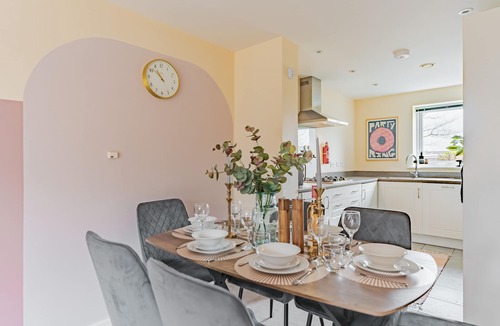 Cambridge House | Cambourne Gem, Fast Wifi, Private Parking