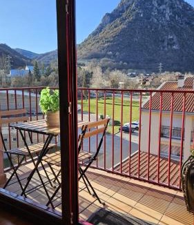 Buira Apartment | CAMBRA APARTAMENT, Dúplex acogedor en el coraón de El Pont de Suert