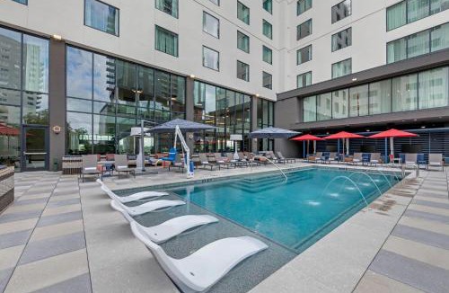 Rainey Street Historic District Hotel | Cambria Hotel Austin Downtown