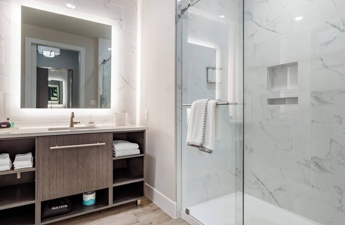 Woods Of Century Park Hotel | Cambria Hotel Austin Uptown Near The Domain