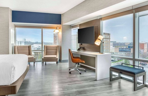 Downtown Niagara Falls Hotel | Cambria Hotel Niagara Falls