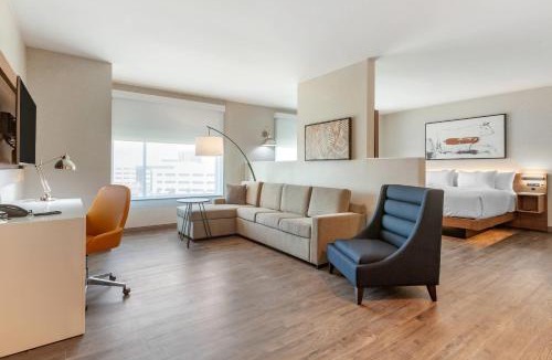 Richardson Hotel | Cambria Hotel Plano - Richardson Garland