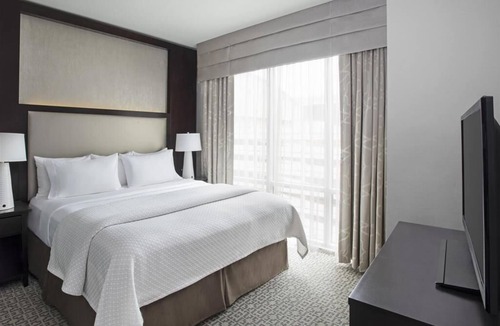 White Plains Hotel | Cambria Hotel & Suites - White Plains Downtown