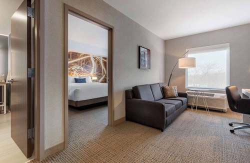 West Orange Hotel | Cambria Hotel West Orange