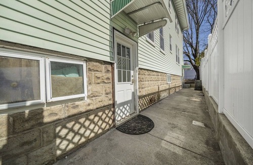 Cambridge Apartment | Cambridge 2BD 2BTH Basement Apt with Parking
