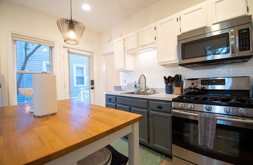 Neighborhood Nine Condo | Cambridge Base Steps to Porter Square