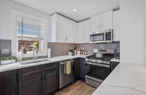 Ward Two Apartment | Cambridge/Boston 3BR2Bth Parking, W/D, Subway,A/C