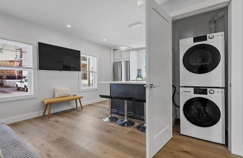 Ward Two Apartment | Cambridge/Boston 3BR2Bth Parking, W/D, Subway,A/C