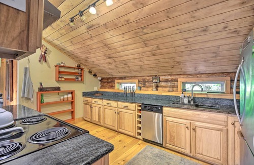 Jeffersonville Cabin | Cambridge Cabin < 2 Mi to Smugglers' Notch!