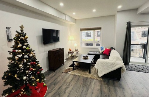 Cambridge House | Cambridge Home 3BDR-Netflix-Parking-WiFi-Laundry