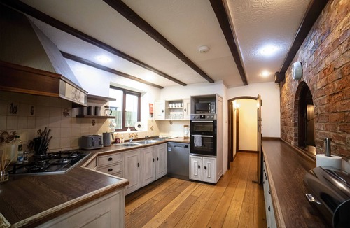 Cambridge House | Cambridge Hot Tub Free Parking