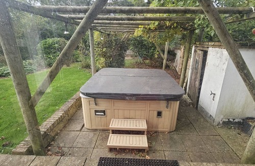 Cambridge House | Cambridge Hot Tub Free Parking
