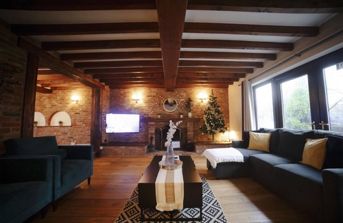 Cambridge House | Cambridge Hot Tub Free Parking